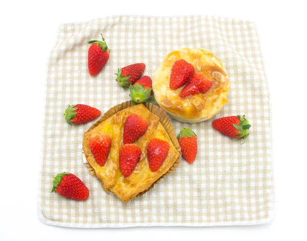 Hausgemachte Tasse Kuchen mit frischen Erdbeeren — Stockfoto