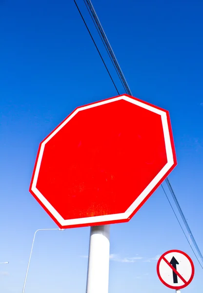 Señal de stop en blanco —  Fotos de Stock