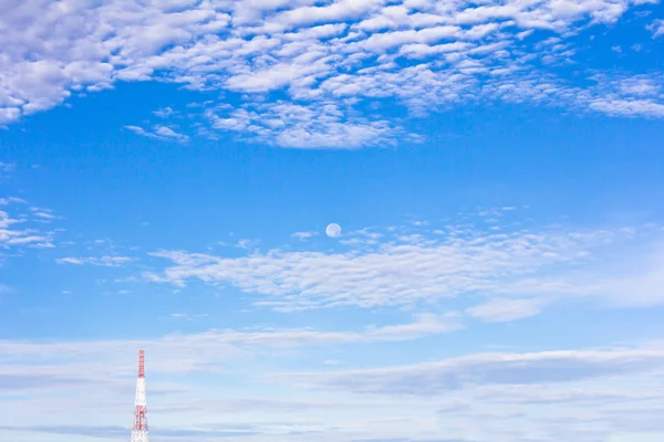 Blauer Himmel mit — Stockfoto