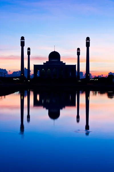 Mosquée centrale sous le coucher du soleil — Photo