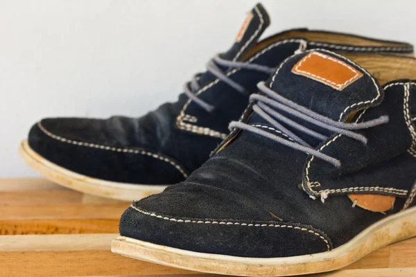 Un par de zapatillas de lona negra —  Fotos de Stock