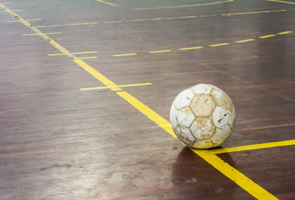 Viejo futsal corte interior — Foto de Stock