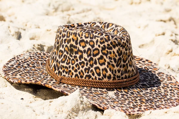 Sombrero en la playa — Foto de Stock