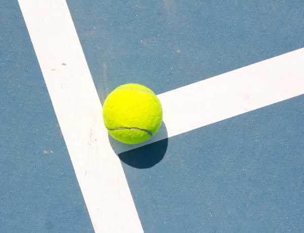 Tennis Ball on the Court — Stock Photo, Image