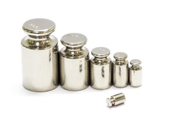 kalibrasyon ağırlığı üzerinde izole beyaz arka plan belirleme