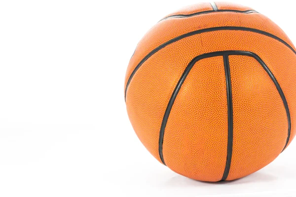 Baloncesto aislado sobre un fondo blanco — Foto de Stock