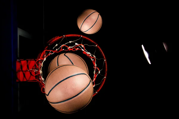 Баскетбол на чорному тлі з легким ефектом — стокове фото