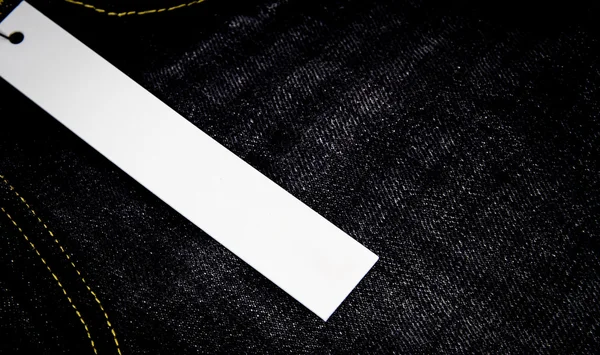 Etiqueta blanca sobre fondo jean —  Fotos de Stock
