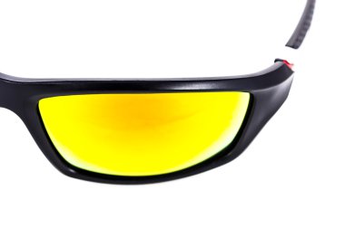 Beyaz arkaplanda izole edilmiş güneş gözlükleri