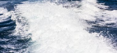 Geminin kıç arkasında köpüklü uyku modundan çıkarma 