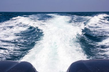 Geminin kıç arkasında köpüklü uyku modundan çıkarma 