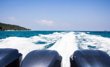 Geminin kıç arkasında köpüklü uyku modundan çıkarma 