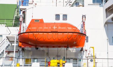 Cankurtaran bir kargo gemisinde