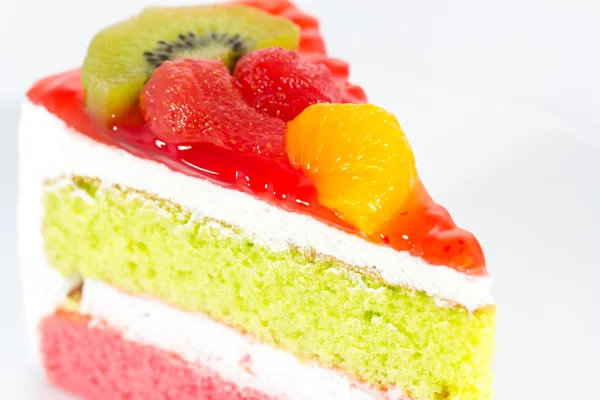 Вкусный кусок торта на тарелке — стоковое фото