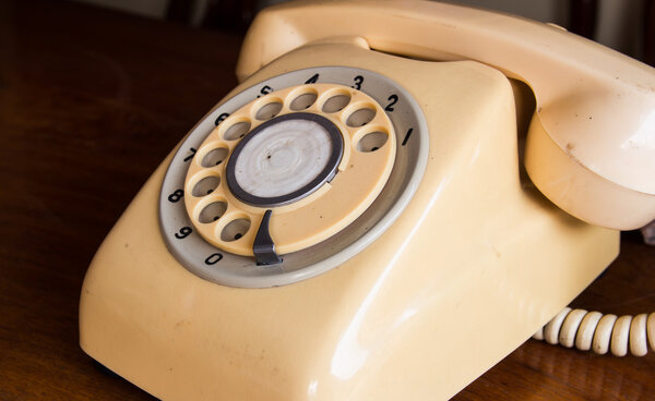 Ретро пастельный телефон
