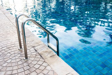 Mavi Yüzme Havuzu Açık bir görüş