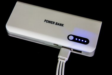 güç banka siyah arka plan üzerine