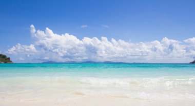 Yaz aylarında güzel deniz plaj 