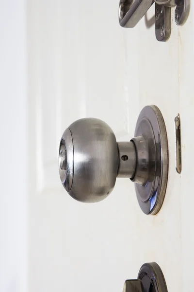 Aluminiowe drzwi pokrętło — Zdjęcie stockowe
