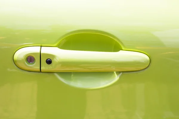 Klamka drzwi zielony samochód — Zdjęcie stockowe