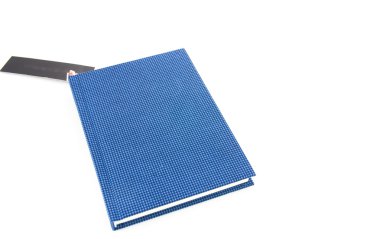 basit mavi beyaz arka plan üzerinde izole kitap