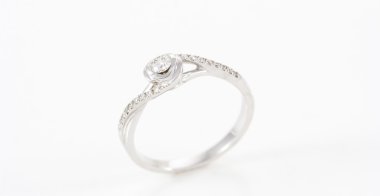 Yüzük Elmas kadar kapatın