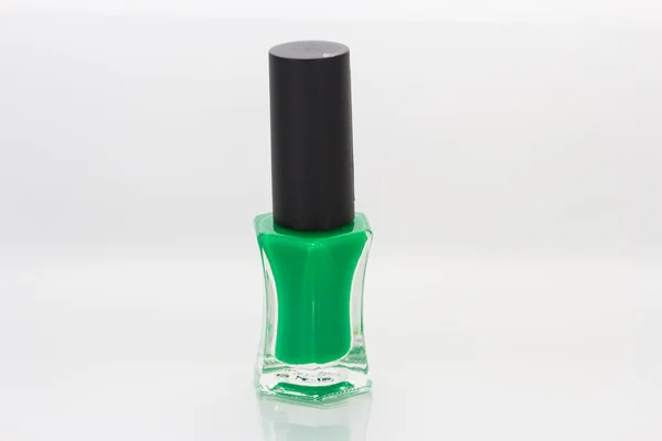 Зеленый лак для ногтей — стоковое фото