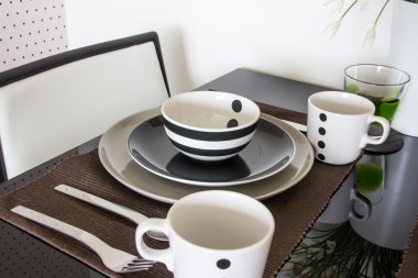 Ahşap masa üzerinde tablo ayarını kapatın