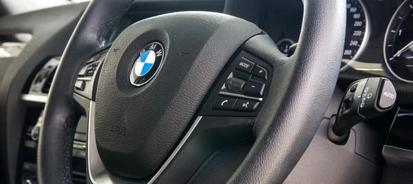 Logo značky "Bmw" na auto — Stock fotografie