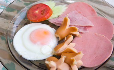 Kahvaltı - tost, yumurta, pastırma