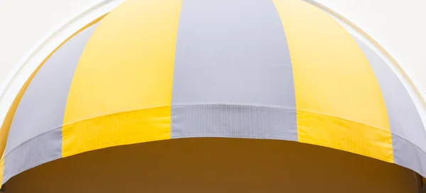 大きな傘の概要を閉じる — ストック写真