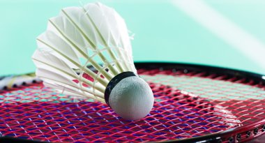 Badminton Raket üzerinde raketle