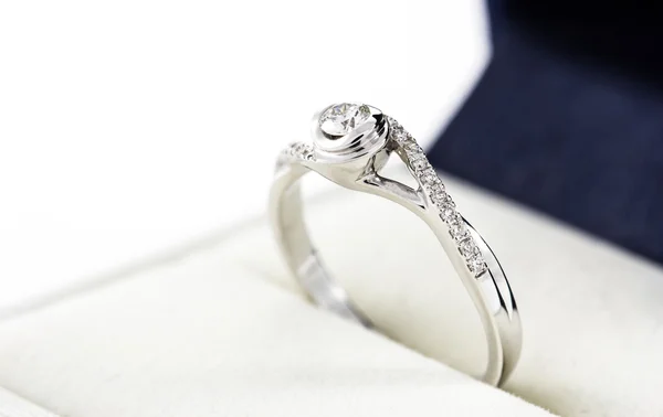 Close up anel de diamante — Fotografia de Stock