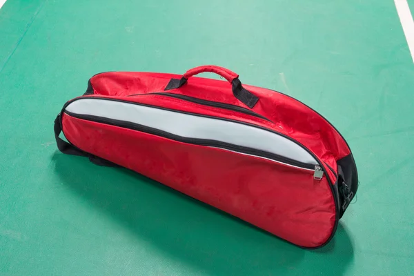 Badminton çanta yeşil sahada — Stok fotoğraf