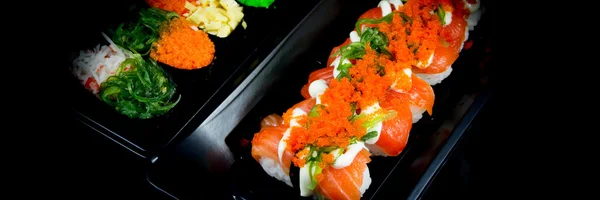 Sushi sur l'assiette — Photo