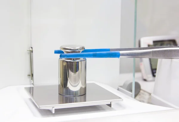 Ağırlık ölçme üzerinde elektron teraziler