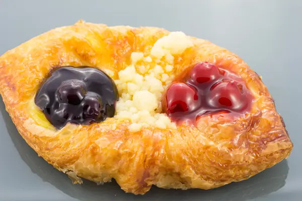 Hausgemachtes Obstbrot auf dem Teller — Stockfoto