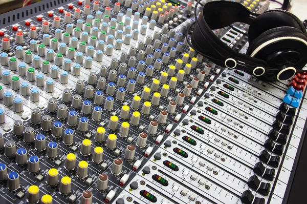 Panel de control del mezclador de música de sonido —  Fotos de Stock