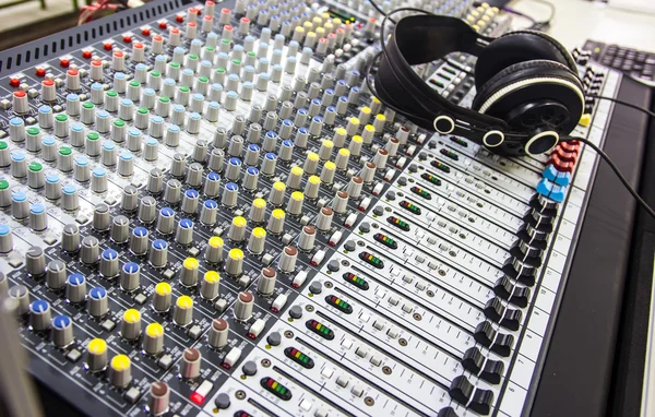 Panel de control del mezclador de música de sonido —  Fotos de Stock