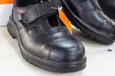 Emanet ayakkabı kadar kapatın 