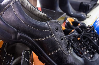 Emanet ayakkabı kadar kapatın 