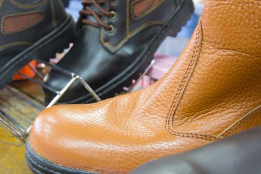 Emanet ayakkabı kadar kapatın 