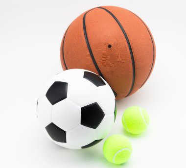 Basketbol ve futbol topu tenis topu