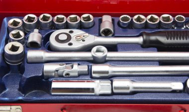 araba motoru araçları ile kapatmak