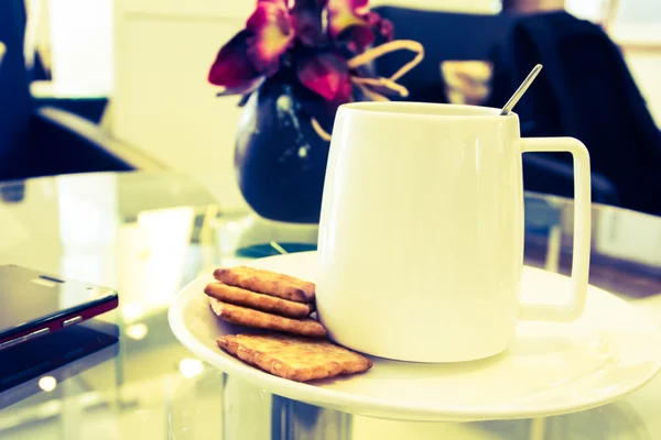 A kávézóban snack vintage stílusú csésze kávé — Stock Fotó