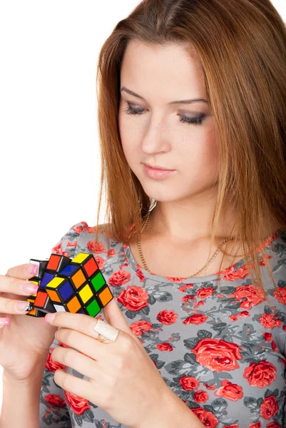 Beautiful woman solves puzzle — Stock Photo, Image