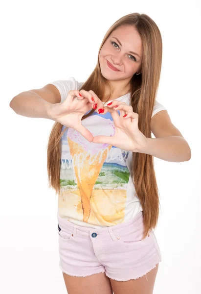Schöne Teenie-Mädchen zeigt ein Herz-Symbol — Stockfoto