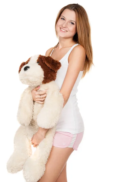 Hermosa chica abrazando a un perro de peluche — Foto de Stock