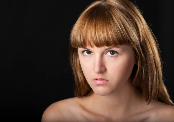 Retrato de cerca de una mujer hermosa —  Fotos de Stock