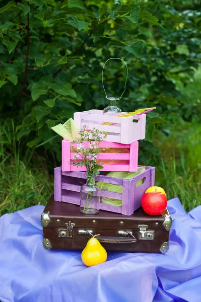 Photoshoot wedding decor in park for a loving couple — Stock Photo, Image